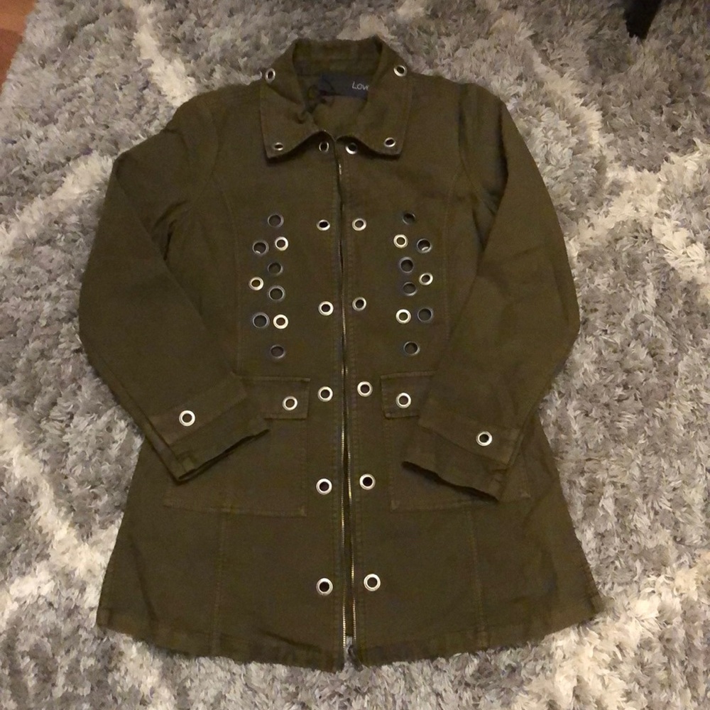 Utilitarian coat great details fun to wear